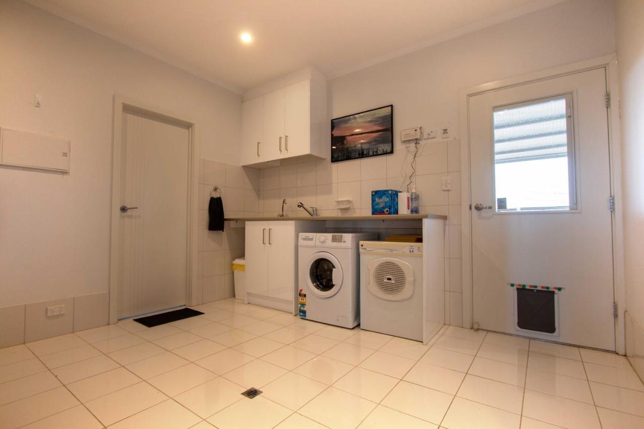 Coorong Island Retreat - Farm Stay At Pet Friendly Property Meningie ภายนอก รูปภาพ